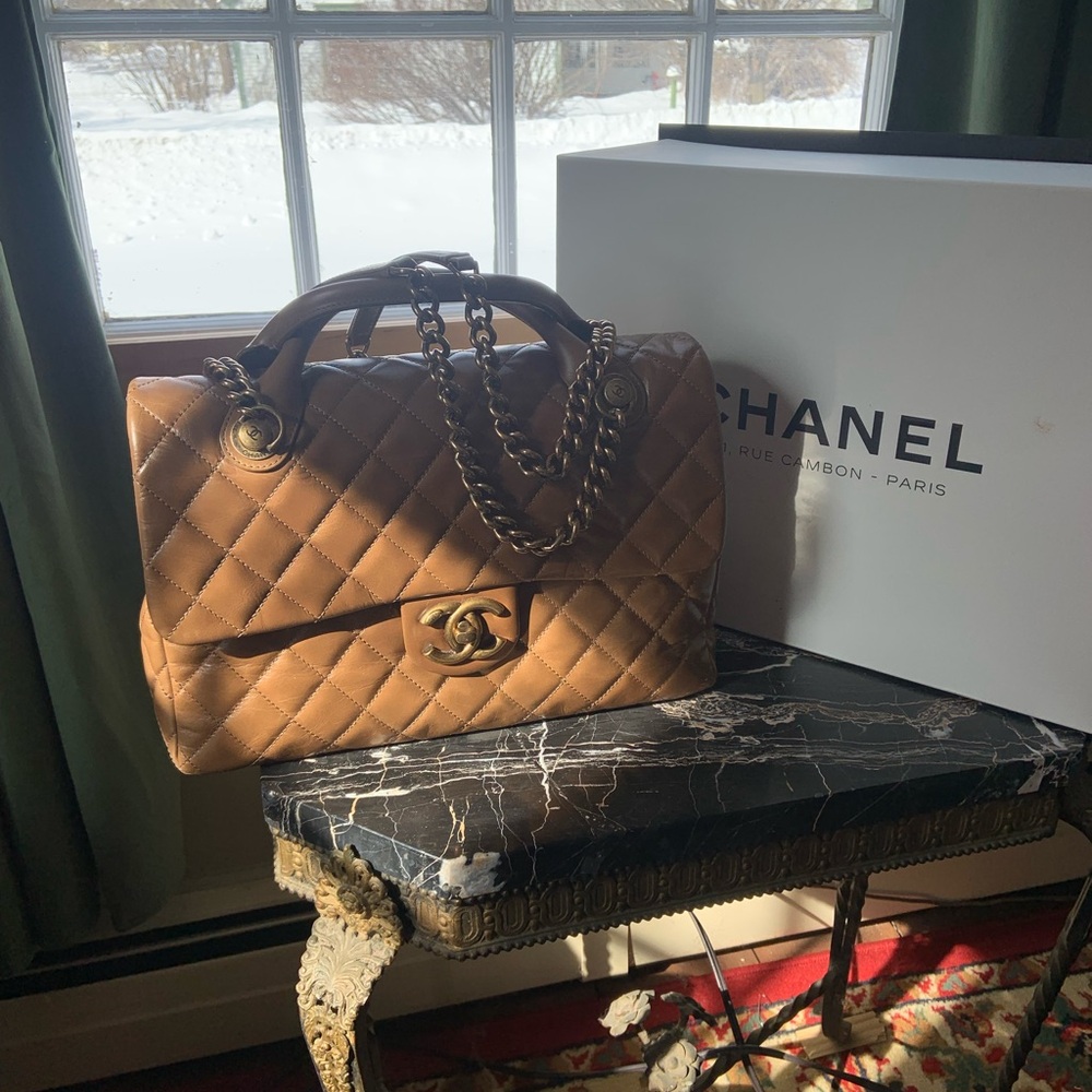 Classic brown lamb‎ skin Chanel handbag with shoulder strap